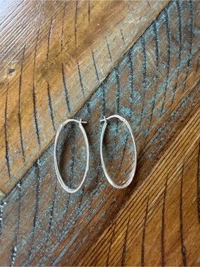 Women’s Earrings JCM Silver Twist Oval Hoops 925
